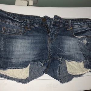Jean Short Shorts with Lace Pockets